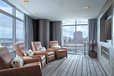 1 Bedroom Presidential Suite, 1 King, High floor, Whirlpool