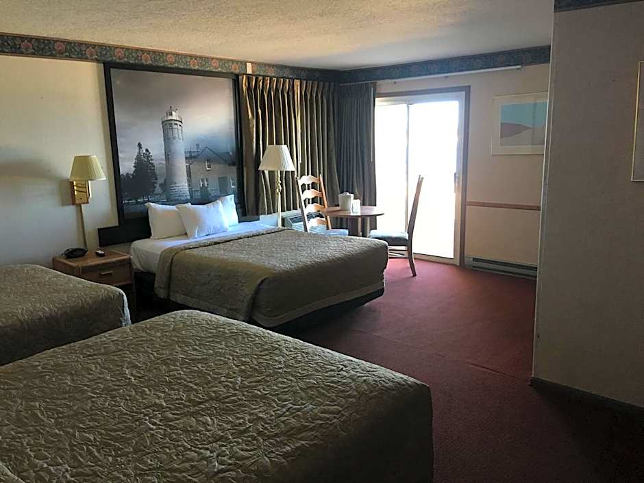 Super 8 by Wyndham Mackinaw City/Beachfront Area