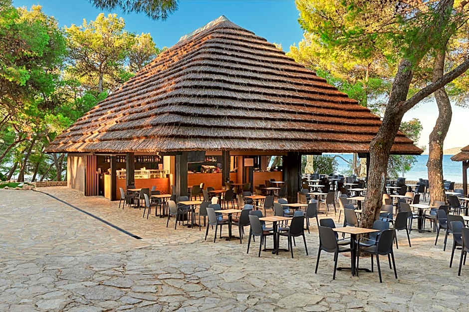 Pine Beach Pakostane - All Inclusive light