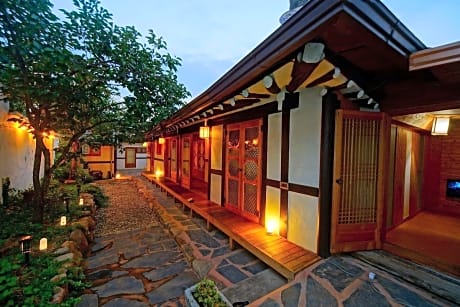 Jeonju Hanok Village Hongsi Guesthouse