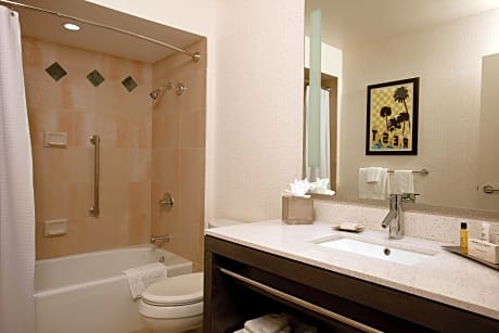 Queen Room with Two Queen Beds and Bath Tub - Mobility Accessible