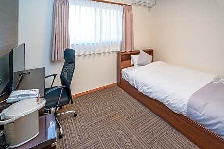 Single Room with Shared Bathroom - Non-Smoking