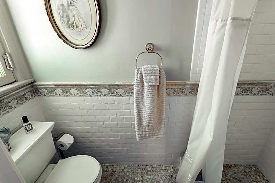 South Broadway Manor B&B - Near Fallingwater, Ohiopyle State Park, Hiking & Biking trails GAP