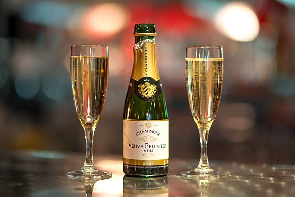 Hotel The Originals Bernay Acropole