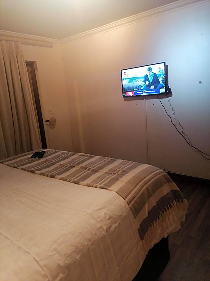 180 On Anderson Guest House