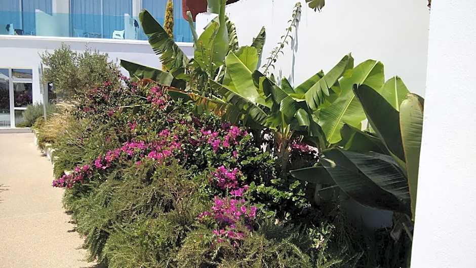 Vrissaki Beach Hotel