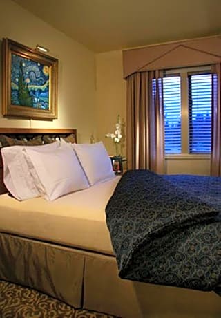 One-Bedroom Queen Suite with Sofa Bed