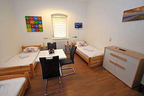 Basic Triple Room with Shared Bathroom