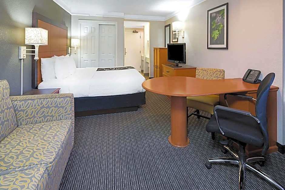 La Quinta Inn & Suites by Wyndham Buena Park