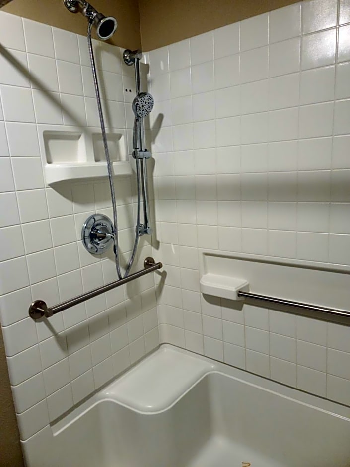 Cobblestone Inn & Suites - Trenton
