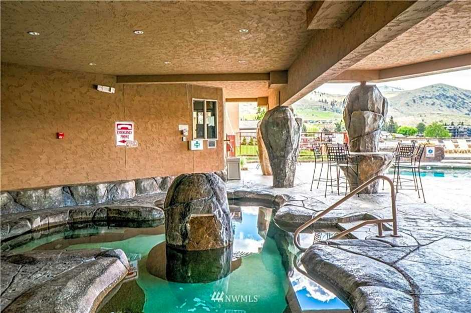 Grandview Lake Chelan- Waterfront View, Pool, Hot tub, Golf, 1 Min To Downtown