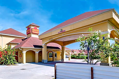 Capital O Deluxe Inn Channelview Houston I-10