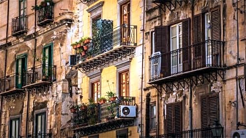 Smart Hotel Gallery House