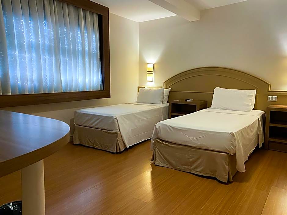 Master Porto Alegre Hotel - Av Carlos Gomes, Proximo ao Consulado Americano