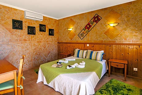 Two-Bedroom Apartment with Pool and Garden View (5 Adults)