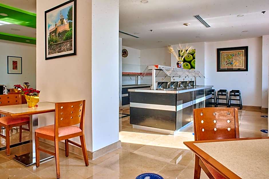 La Quinta Inn & Suites by Wyndham Puebla Palmas