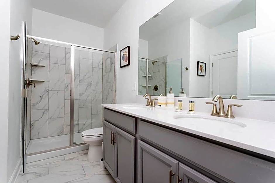Super nice and spacious 9BDR home
