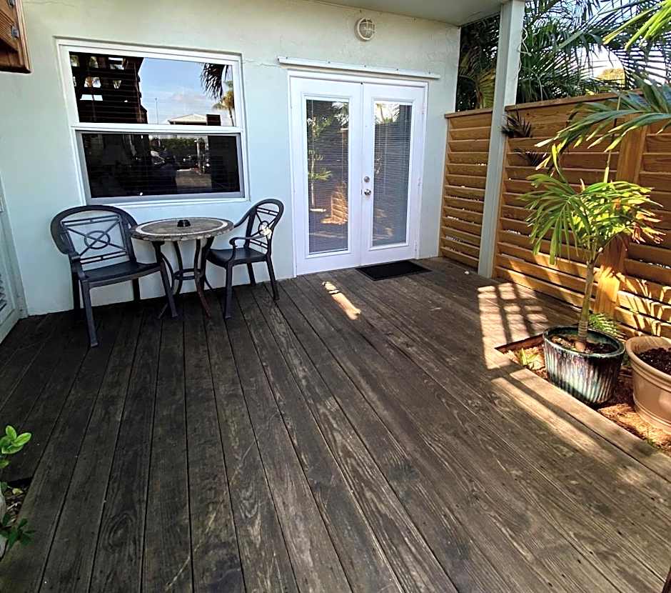 Harborside Motel & Marina