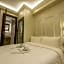 A Residence @ Between Hilton & Cititel Hotel