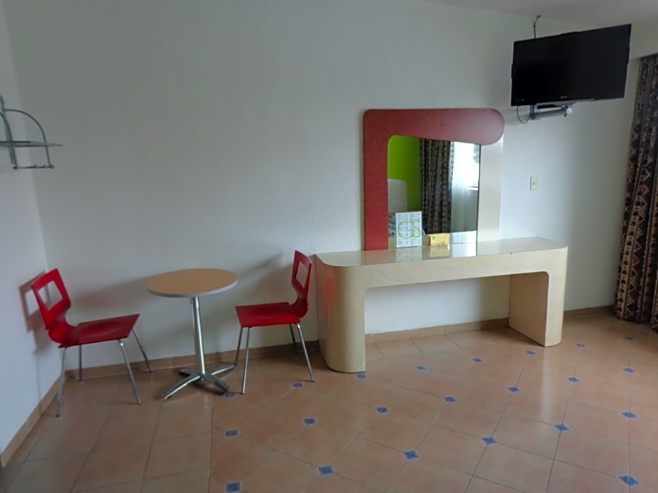 GS Cuernavaca Drive Inn - Adults Only