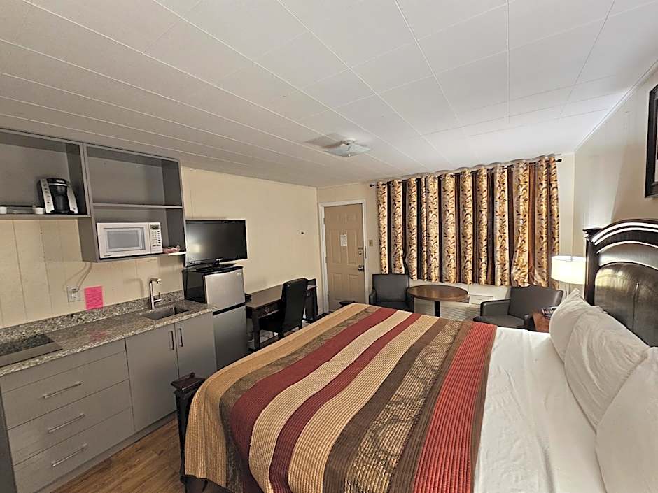 Parkway Motel & European Lodges