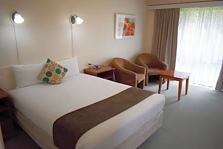 Standard Queen Room