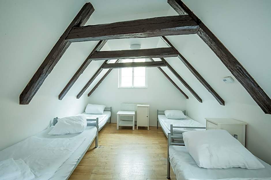 Charles Bridge Hostel & Apartments