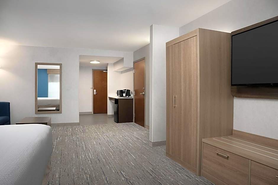 Holiday Inn Express & Suites Alexandria - Fort Belvoir By IHG