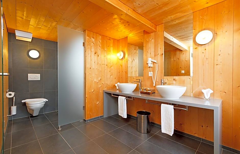 Hirschen Guesthouse - Village Hotel
