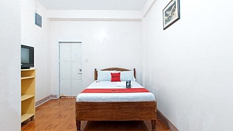 RedDoorz @ Goldland Spring Resort Urdaneta City