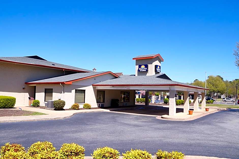 Days Inn & Suites by Wyndham Williamsburg Colonial