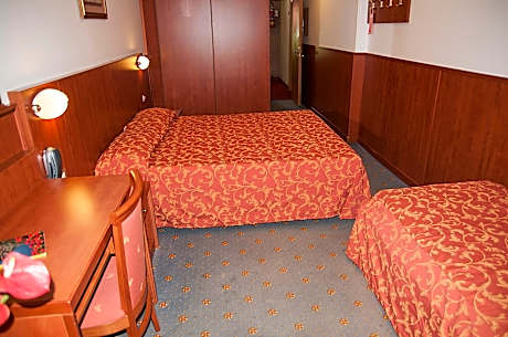 Quadruple Room with Terrace