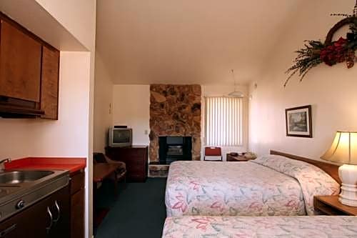 Monterey Fireside Lodge