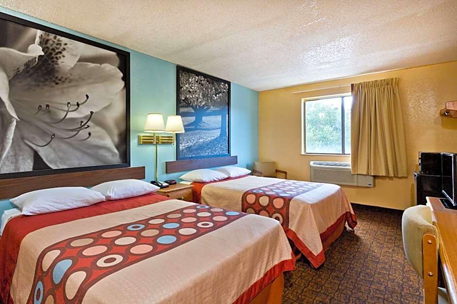Super 8 by Wyndham Lexington Park/California Area