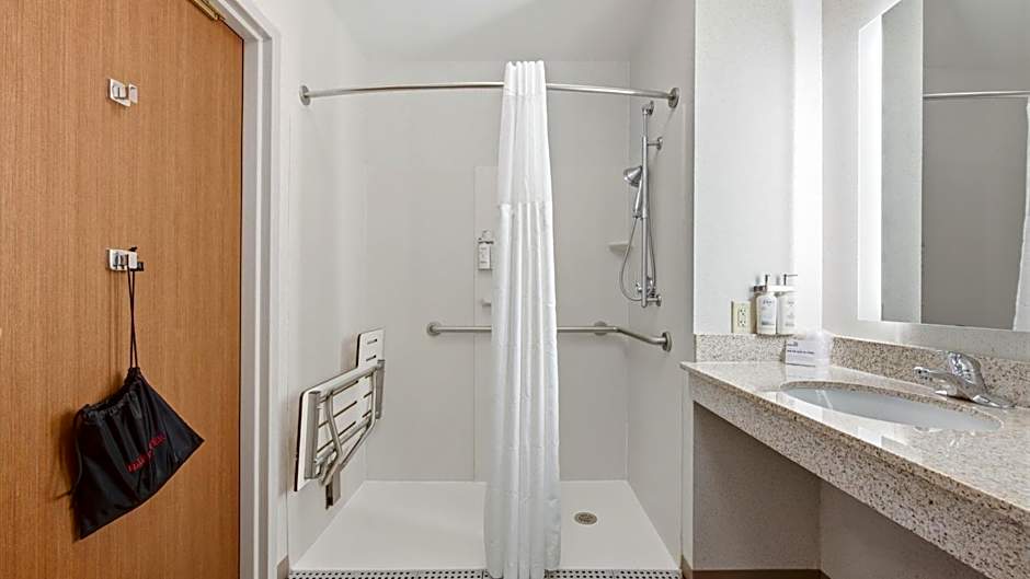 Holiday Inn Express & Suites Bethlehem Arpt-Allentown Area