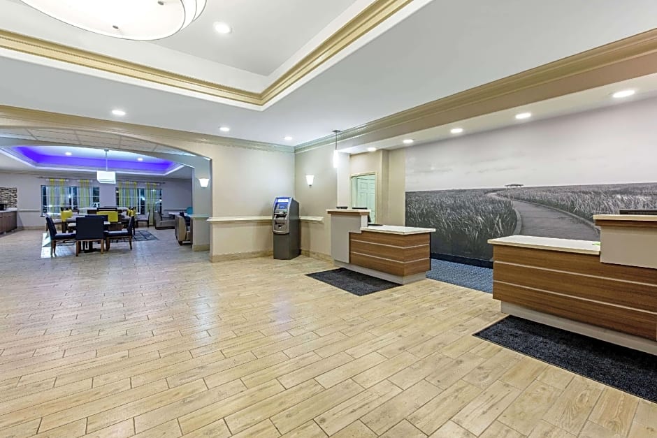 La Quinta Inn & Suites by Wyndham Lake Charles Casino Area