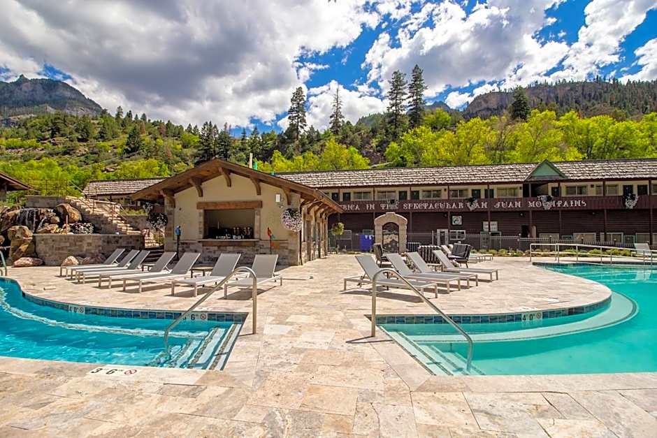 TWIN PEAKS LODGE & HOT SPRINGS