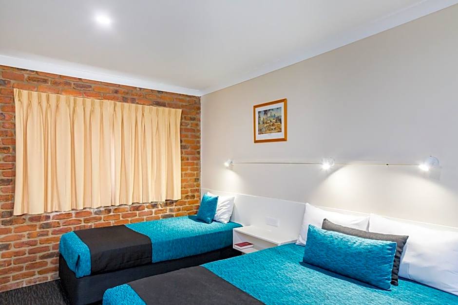 Wondai Colonial Motel & Ivory's Restaurant