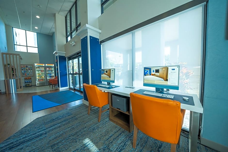 Holiday Inn Express Hotel & Suites Tampa-Oldsmar by IHG