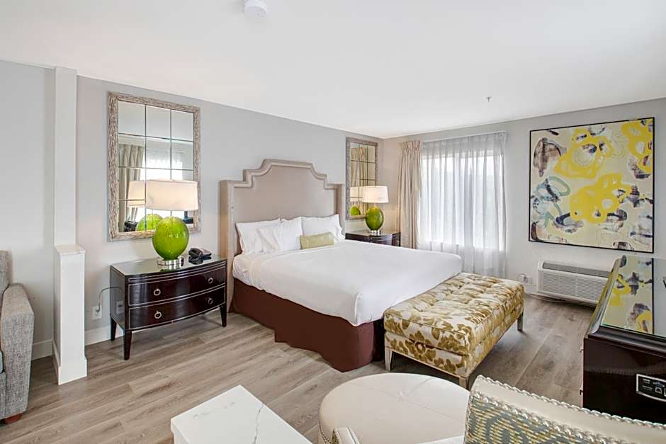 Photo 1 of 7 of 1 King Bed, Accessible, Roll in Shower