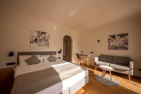 Mountain Lake Room