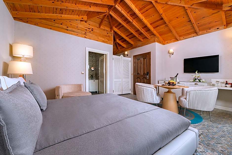 Les Ambassadeurs Hotel Casino&Marina