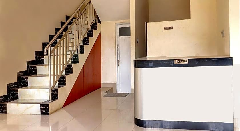 OYO Life 92707 D-akomiba Residence