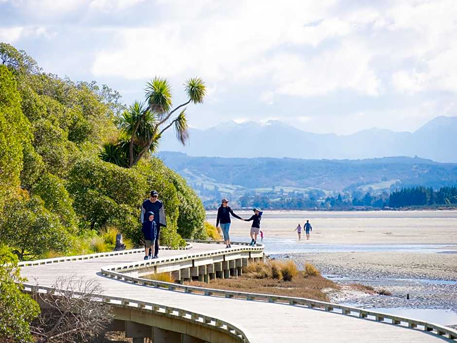 Tāhuna Beach Holiday Park