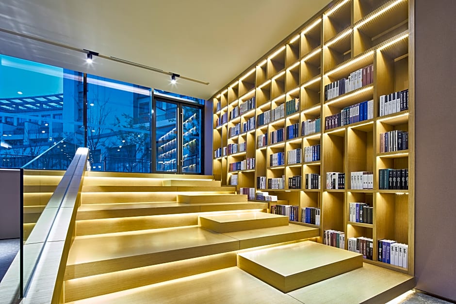 Q-Box Hotel Shanghai Sanjiagang