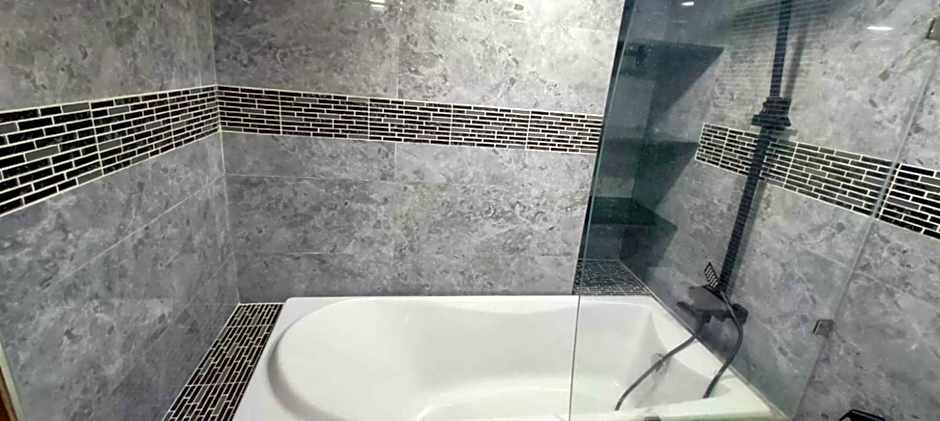 Omni Tower Nana Bangkok - Serviced Apartment on Sukhumvit Soi 4