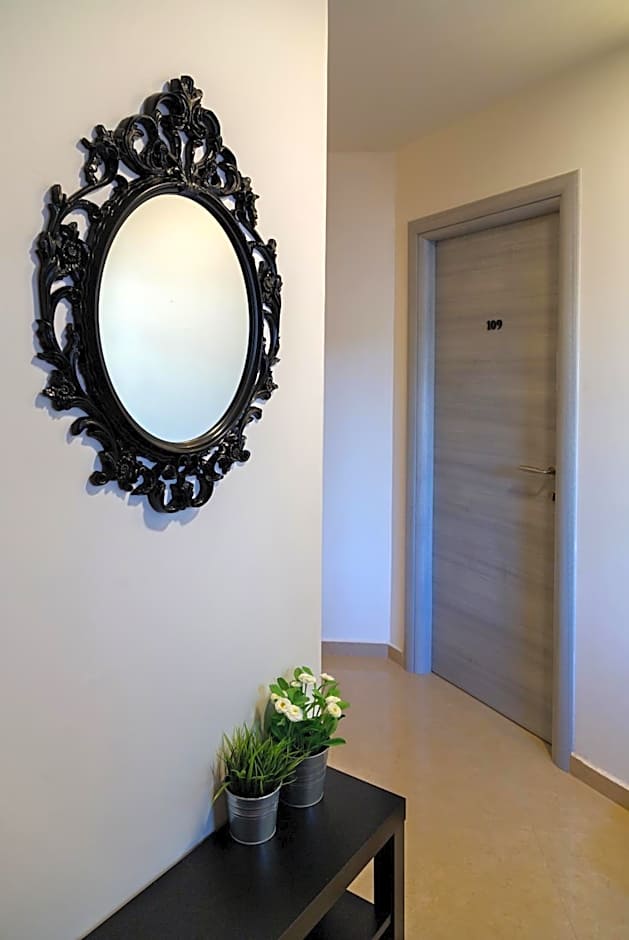 Johnny Hotel – Jerusalem, CA