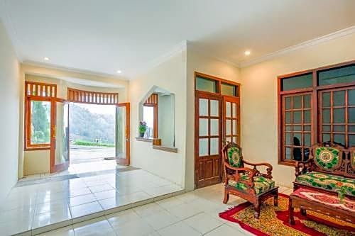 OYO 3004 Penginapan Bromo Adi