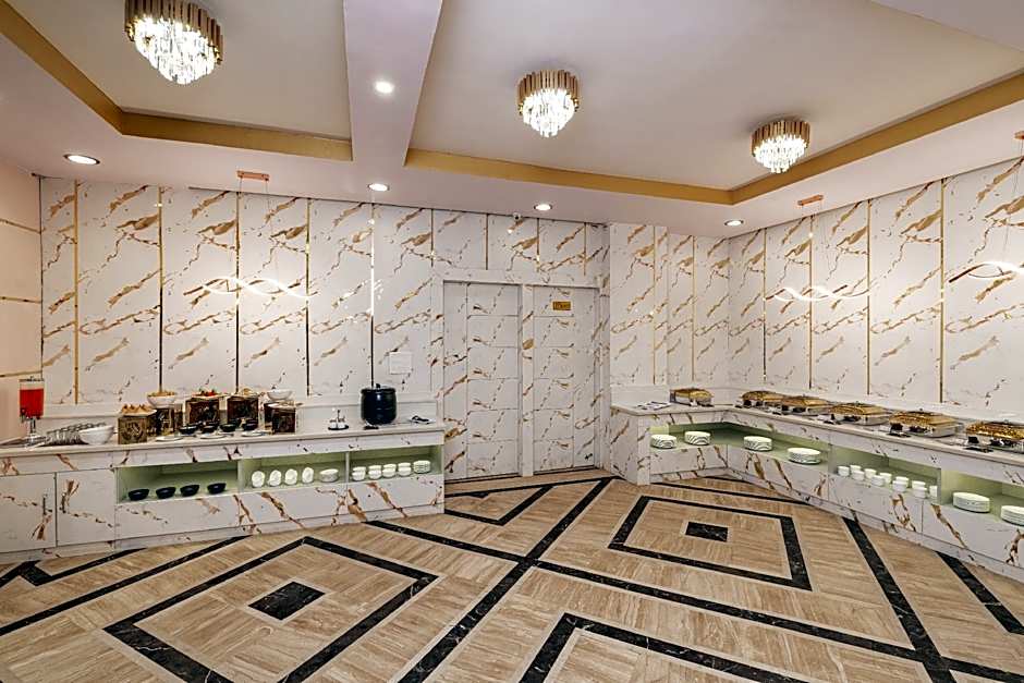 Foxoso Taj View Hotel