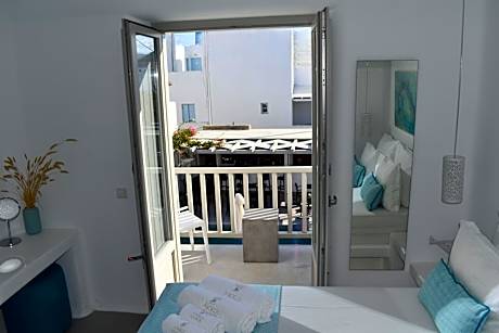Deluxe Room Pool View with Balcony